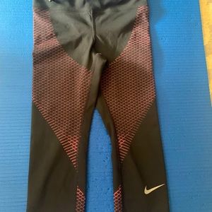 Nike Zonal Strength compression capri